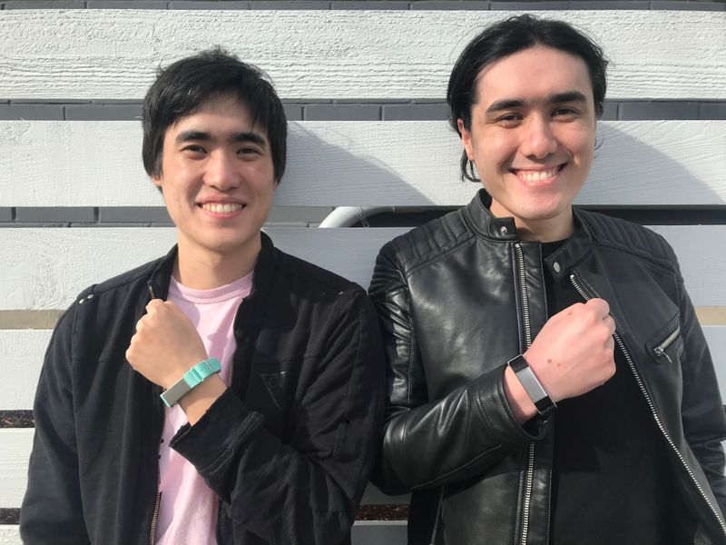 © Reuters. Entrepreneurs Matthew Toles and Joseph Toles, co-founders of the company Slightly Robot, show smartbands, the Immutouch in Seattle