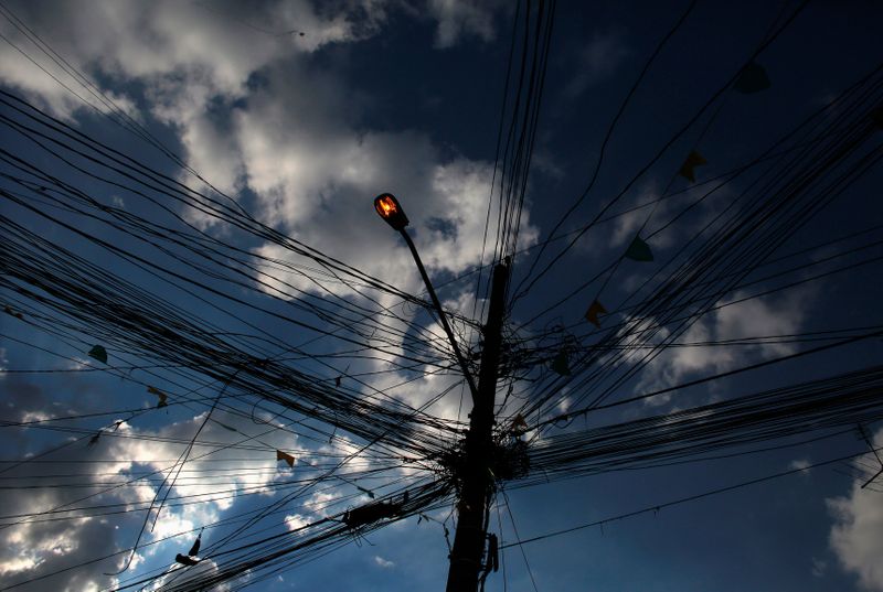 © Reuters. Cabos de distribuição de energia em São Paulo (SP)