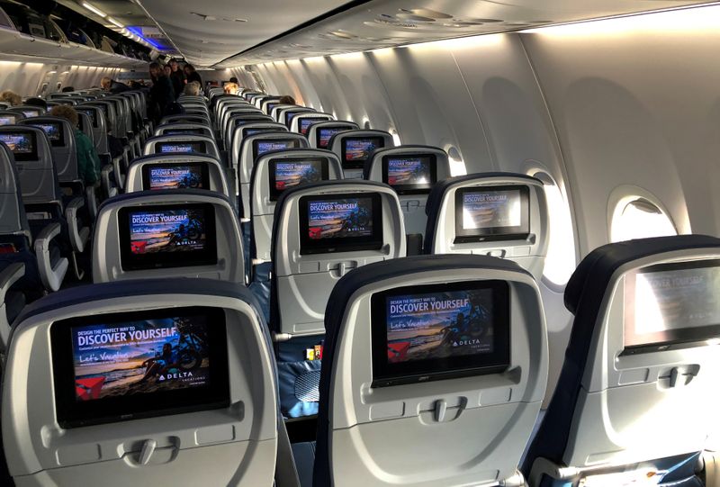 &copy; Reuters. FILE PHOTO: Video screens are shown built into the backs of passenger seats onboard a Delta Airlines Boeing 737-900ER aircraft in San Diego