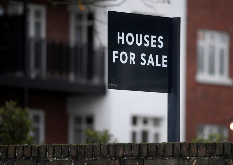 &copy; Reuters. FILE PHOTO: Property sale signs are seen outside of a group of newly built houses in west London
