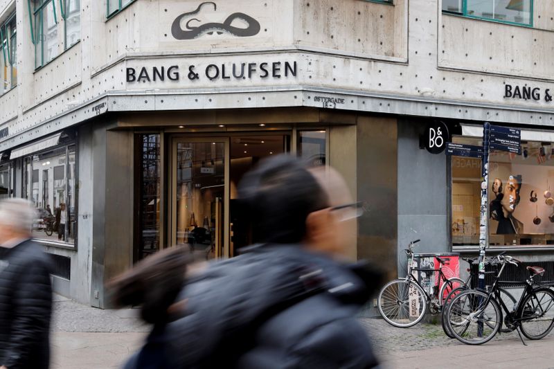 &copy; Reuters. FILE PHOTO: People walk past Bang &amp; Olufsen flagship store in Copenhagen