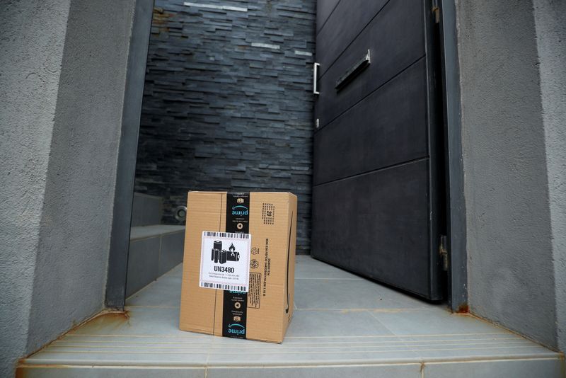 &copy; Reuters. FILE PHOTO: An Amazon package is delivered and left at the door during the coronavirus disease (COVID-19) outbreak in El Masnou