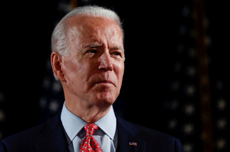 © Reuters. Imagen de archivo del aspirante a la nominación presidencial demócrata y exvicepresidente de Estados Unidos Joe Biden hablando sobre las respuestas a la pandemia del coronavirus en un evento en Wilmington