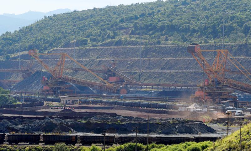 © Reuters. Vista da mina Brucutu, da Vale, em São Gonçalo do Rio Abaixo (MG)