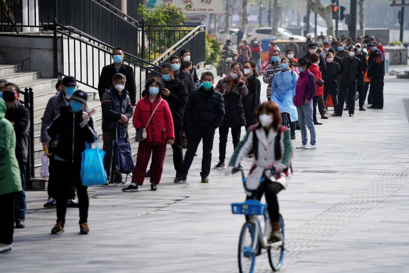 &copy; Reuters. مسؤول كبير في ووهان الصينية يدعو السكان لتجنب الخروج إلا للضرورة
