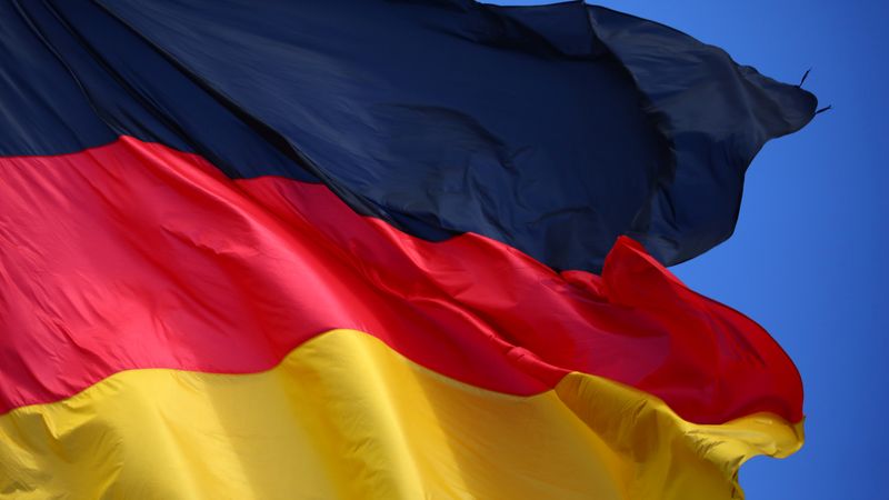 &copy; Reuters. La bandiera tedesca a Berlino