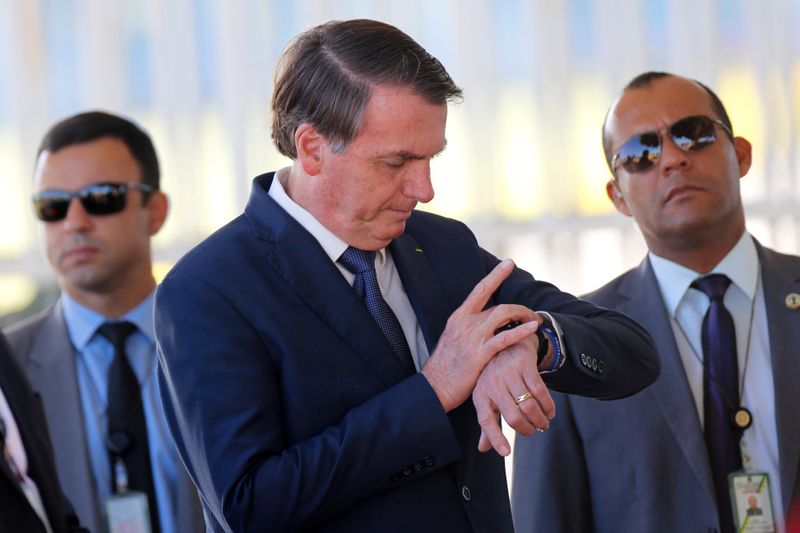 &copy; Reuters. Presidente Jair Bolsonaro na saída do Palácio da Alvorada