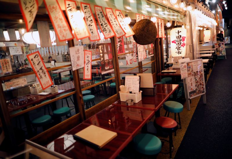 &copy; Reuters. Empty seats are seen at a restaurant, following the outbreak of the coronavirus disease, at Ginza shopping and amusement district in Tokyo, Japan