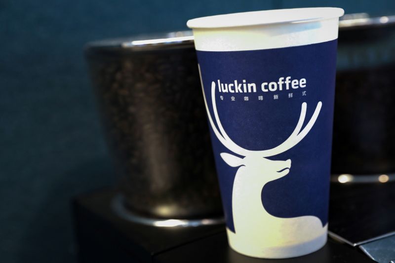 &copy; Reuters. FILE PHOTO: A cup of &apos;Luckin Coffee,&apos; coffee is displayed during the company&apos;s IPO at the Nasdaq Market site in New York