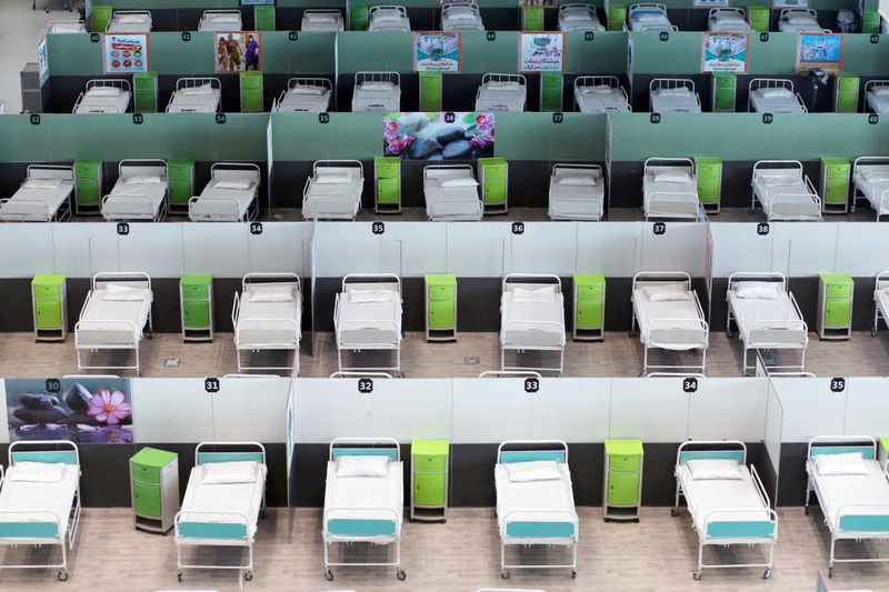 © Reuters. A view of beds at a shopping mall, one of Iran's largest, which has been turned into a centre to receive patients suffering from the coronavirus disease (COVID-19), in Tehran