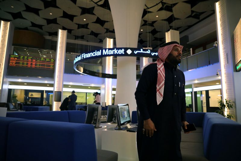 &copy; Reuters. تراجع معظم أسواق الخليج بفعل الأثر الاقتصادي للفيروس