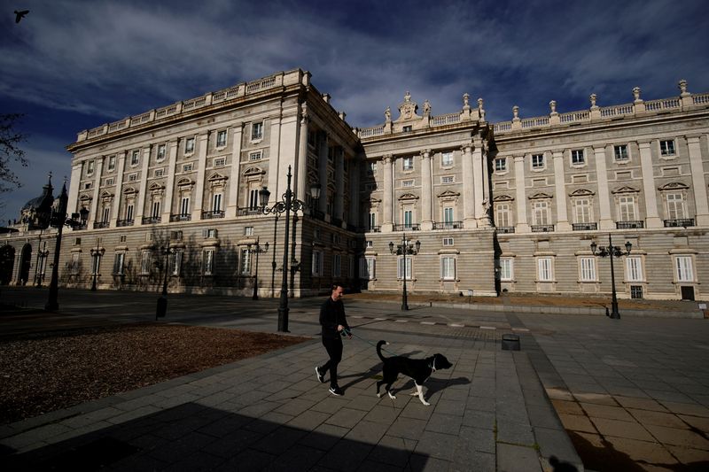 &copy; Reuters. スペイン、新型コロナ死者674人増え1.2万人超　増加ペースは鈍化
