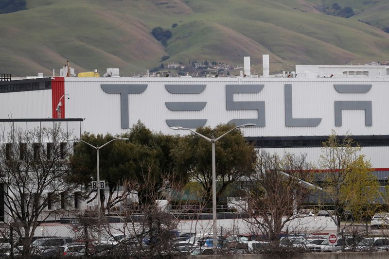 &copy; Reuters. FILE PHOTO: The view of Tesla Inc&apos;s U.S. vehicle factory in Freemont, California