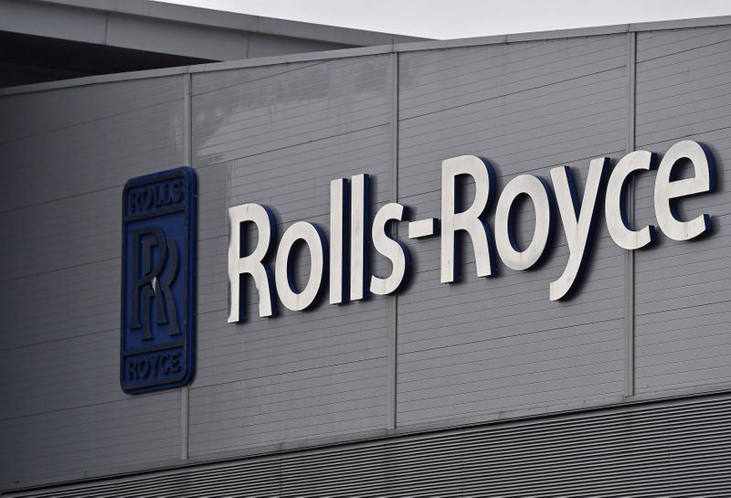 © Reuters. FILE PHOTO: A Rolls-Royce logo is seen at the company's aerospace engineering and development site in Bristol
