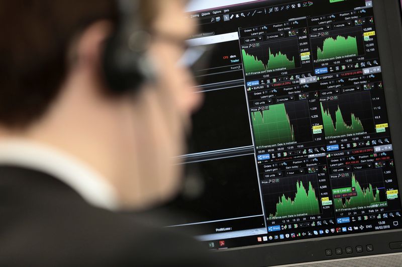 &copy; Reuters. FILE PHOTO:  A broker looks at financial information on computer screens on the IG Index the trading floor