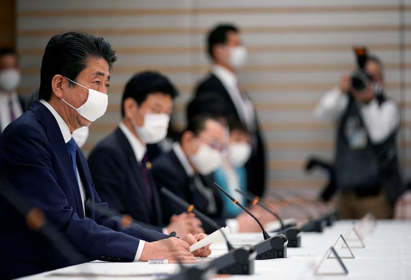 © Reuters. Japan's Prime Minister Shinzo Abe speaks during a meeting about the measures against the coronavirus disease (COVID-19), at the prime minister official residence in Tokyo