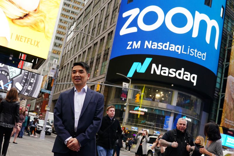© Reuters. Eric Yuan, CEO of Zoom Video Communications poses for a photo after he took part in a bell ringing ceremony at the NASDAQ MarketSite in New York