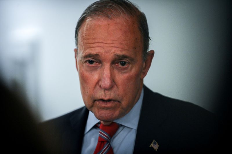 &copy; Reuters. FOTO DE ARCHIVO: El director del Consejo Económico Nacional de la Casa Blanca, Larry Kudlow, habla con medios de comunicación en Washington