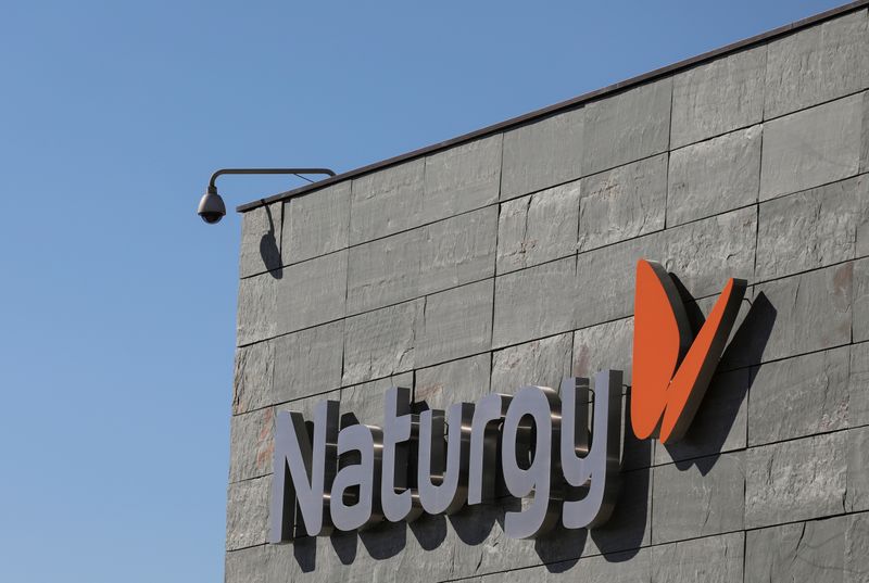 &copy; Reuters. El logo de la compañía española de energía &quot;Naturgy&quot; se ve en su sede en Madrid, España
