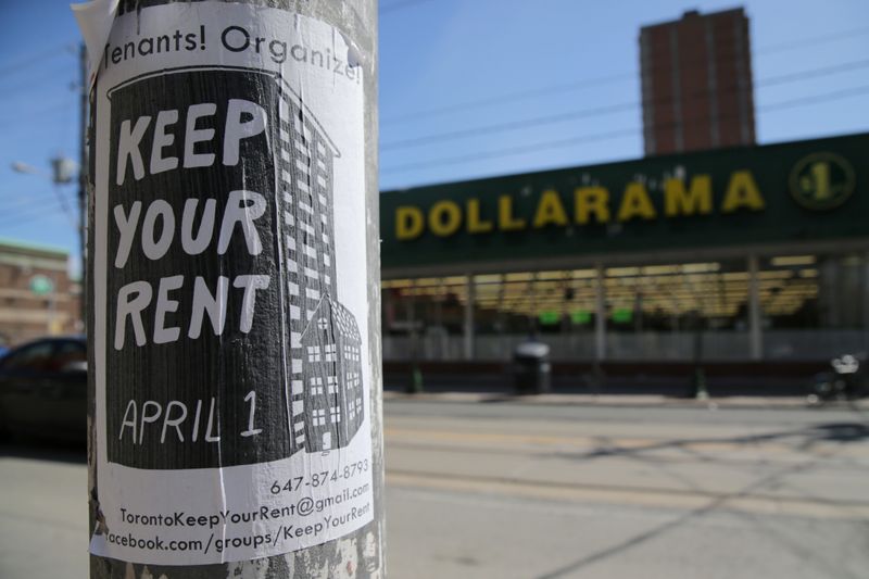 © Reuters. A sign publicizing a rent strike is fixed to a light pole during the global outbreak of coronavirus disease in Toronto