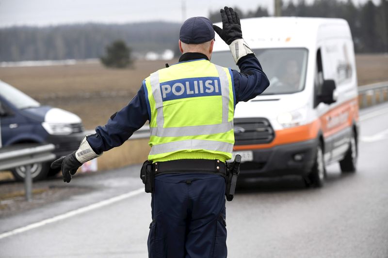 © Reuters. A roadblock in the Helsinki region to prevent the spread of coronavirus disease (COVID-19), Lapinjarvi