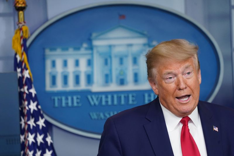 &copy; Reuters. U.S. President Trump leads daily coronavirus response briefing at the White House in Washington