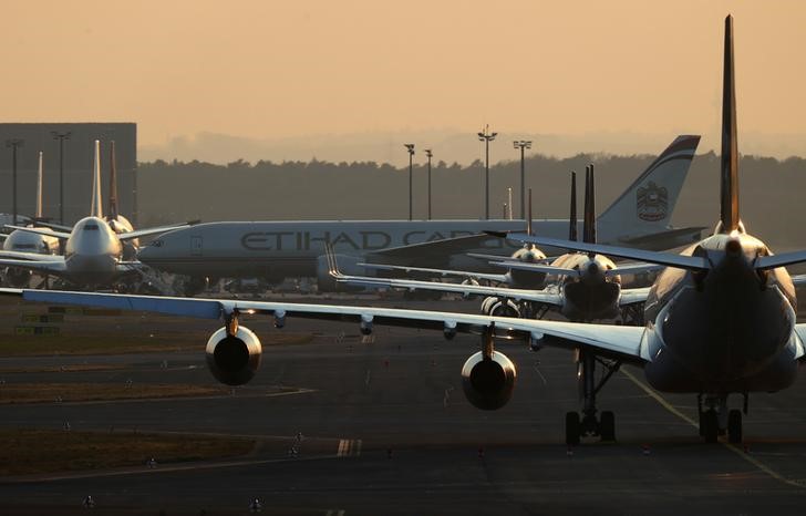 &copy; Reuters. Alcuni aerei a terra presso l&apos;aeroporto di Francoforte, 19 marzo 2020