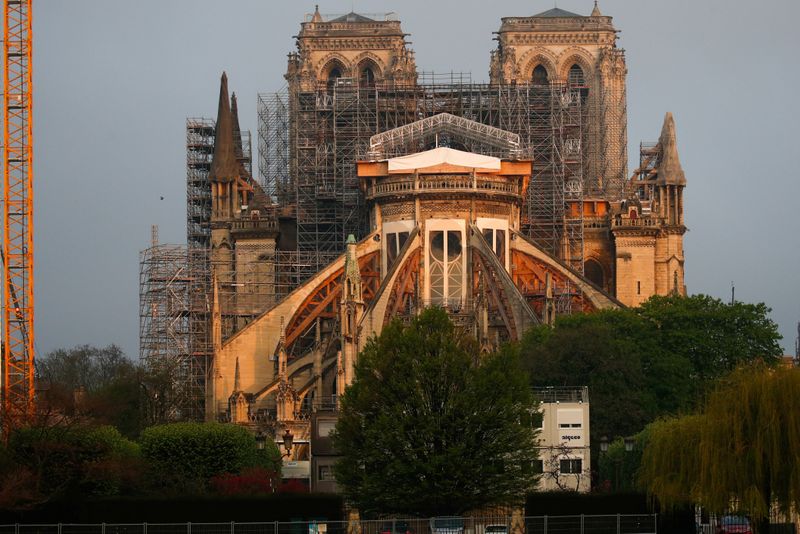 © Reuters. Notre Dame Cathedral in Paris ahead of Easter celebrations to be held under lockdown