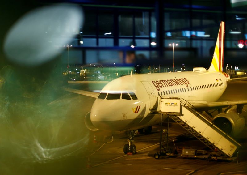 © Reuters. FILE PHOTO: An Airbus A319 aircraft of German airline Germanwings is pictured at Cologne-Bonn airport