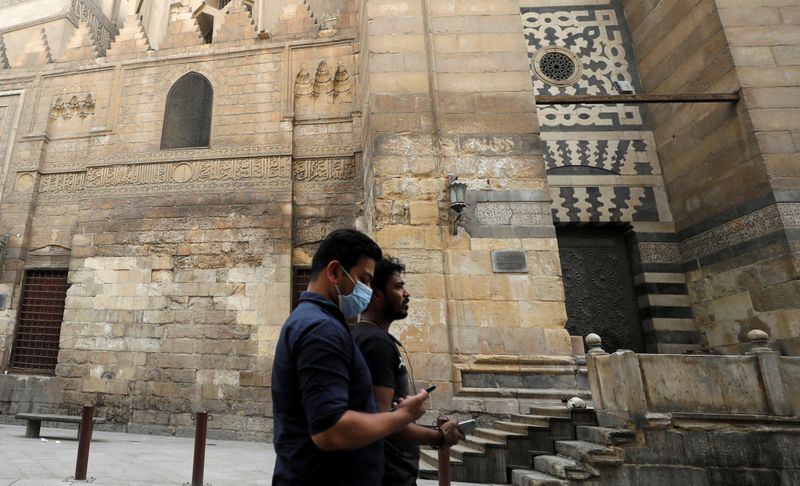 © Reuters. FILE PHOTO: Men are seen walking at Al Moez street in al-Hussein and al-Azhar district as mosques are closed in old Islamic Cairo, as Egypt ramps up efforts to slow the spread of coronavirus disease (COVID-19) in Cairo