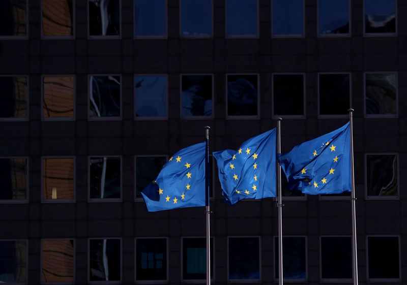 © Reuters. FILE PHOTO: European Union flags fly outside the European Commission headquarters in Brussels