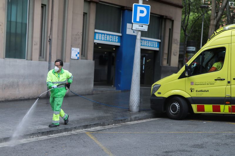 &copy; Reuters. スペインの新型コロナ死者1万4500人突破　感染者数は14.6万人