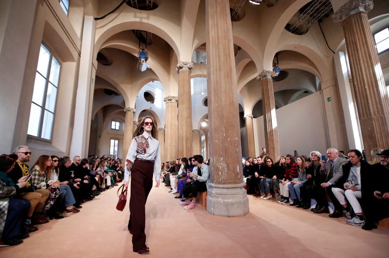 Italy's fashion leaders urge Rome to lift restrictions on industry