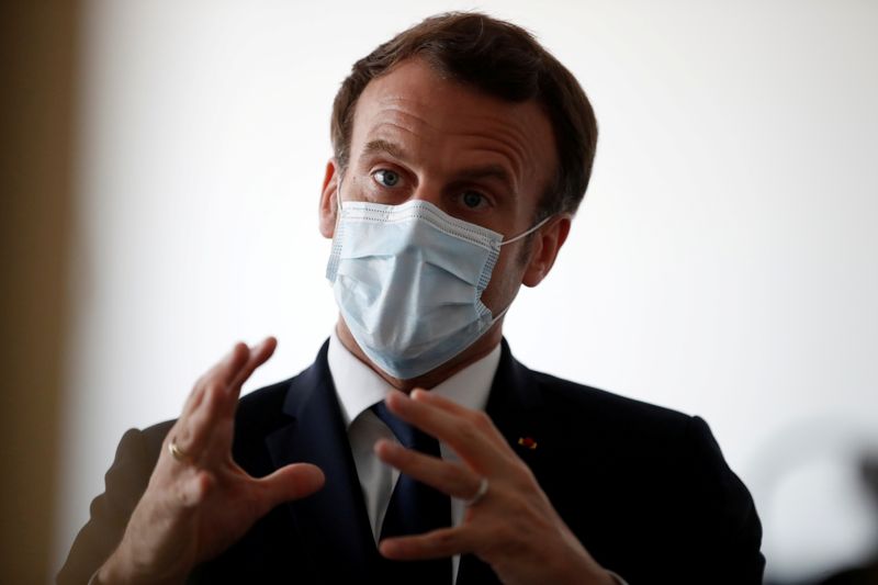 &copy; Reuters. MACRON APPELLE À NE PAS ÊTRE &quot;NAÏFS&quot; FACE À LA GESTION CHINOISE DU CORONAVIRUS