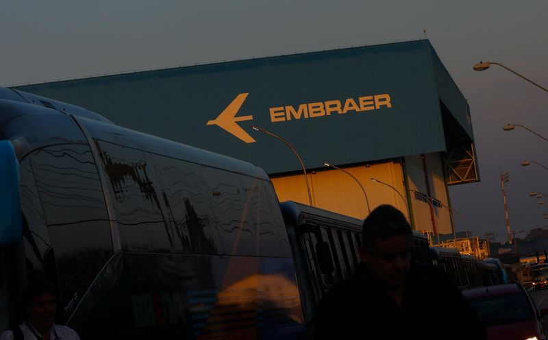 © Reuters. Fábrica da Embraer em São José dos Campos (SP)