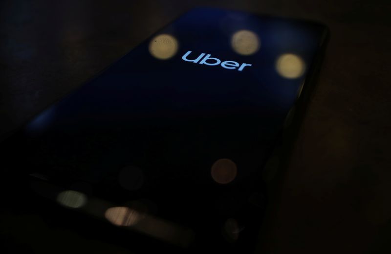 &copy; Reuters. The Uber logo is displayed on a mobile phone in this picture illustration