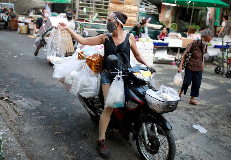 &copy; Reuters. 情報ＢＯＸ：新型コロナウイルス、世界の感染者214万人超・死者14.37万人超