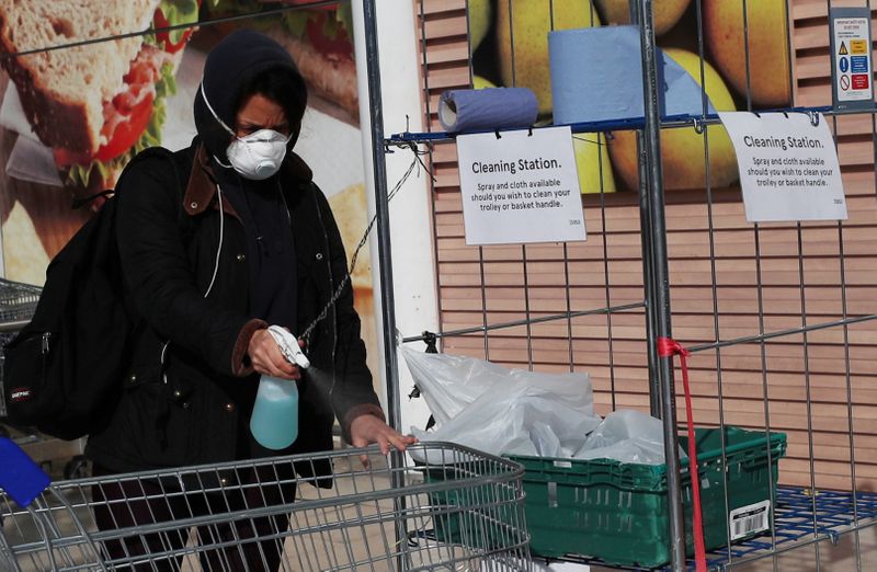 &copy; Reuters. LONDRES A TROP TARDÉ À RÉAGIR À L&apos;ÉPIDÉMIE DE CORONAVIRUS