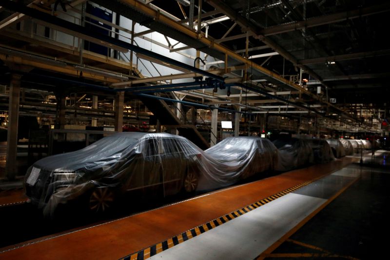 &copy; Reuters. FILE PHOTO: An empty assembly line is pictured at Autoeuropa Volkswagen car factory during partial lockdown as part of state of emergency to combat the coronavirus disease (COVID-19) outbreak in Lisbon