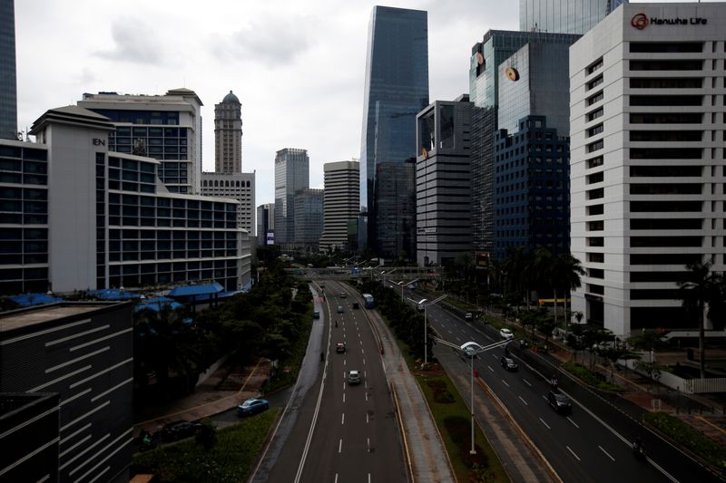 &copy; Reuters. General view of the main road at the business district after Indonesia&apos;s capital begins a two-week emergency period to prevent the spread of coronavirus disease (COVID-19) in Jakarta