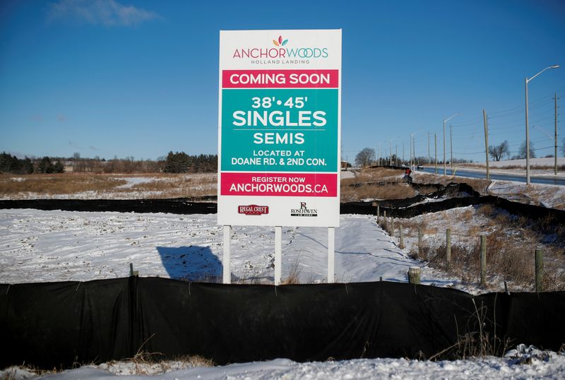 © Reuters. A sign advertising the sale of new homes stands in empty lot of land in East Gwillimbury