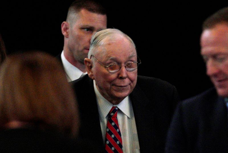 &copy; Reuters. Charlie Munger, vice chairman of Berkshire Hathaway Inc arrives at the company&apos;s annual meeting in Omaha