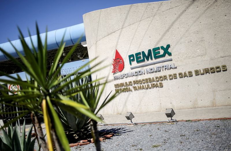 &copy; Reuters. The logo of Mexican oil company Pemex is pictured at Reynosa refinery, in Tamaulipas state