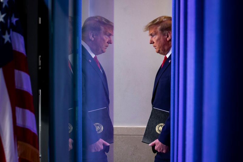 &copy; Reuters. U.S. President Trump attends daily coronavirus task force briefing in Washington