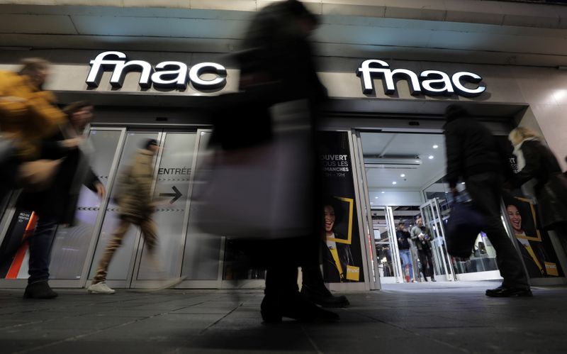 &copy; Reuters. FILE PHOTO:  People walk past a Fnac retail store which sells books, electronics and CDs in Nice