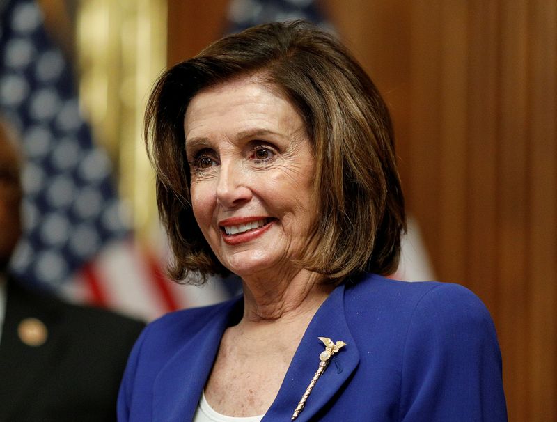 &copy; Reuters. FOTO DE ARCHIVO: La presidenta de la Cámara de Representantes de Estados Unidos, Nancy Pelosi, en el Capitolio de Estados Unidos en Washington