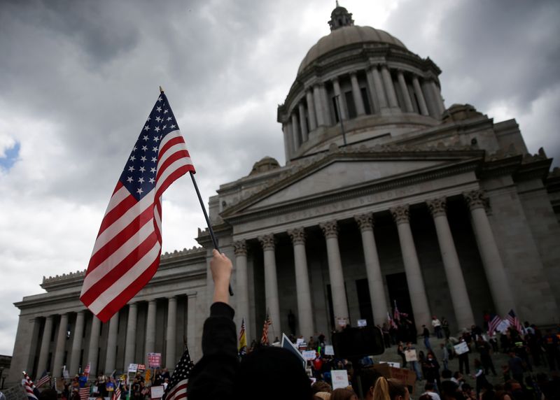 &copy; Reuters. Protesters against the state&apos;s extended stay-at-home order demonstrate in Olympia