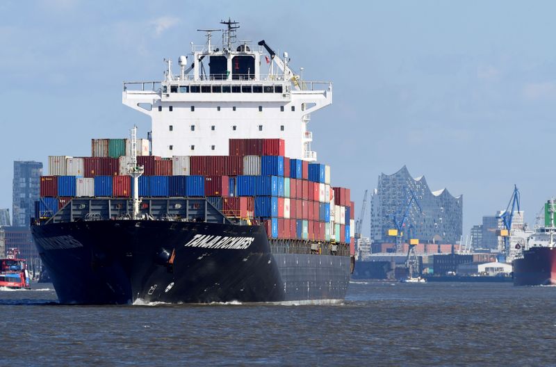 &copy; Reuters. FILE PHOTO: A container ship leaves the port in front of famous landmark Philharmonic Hall in Hamburg