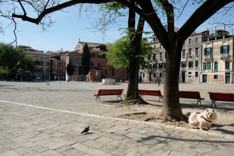 &copy; Reuters. Praça vazia em Veneza antes do Dia da Terra