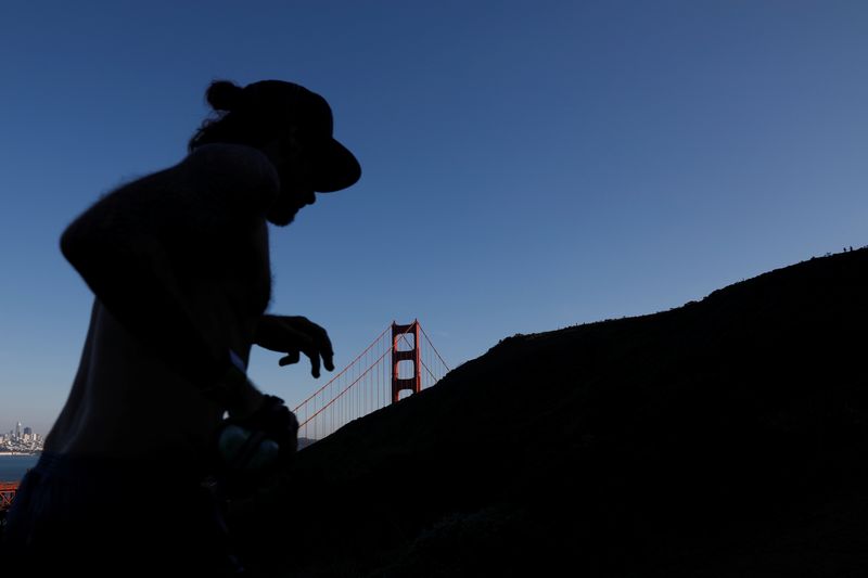 &copy; Reuters. 米カリフォルニア州郊外の町、住民全員にウイルス検査